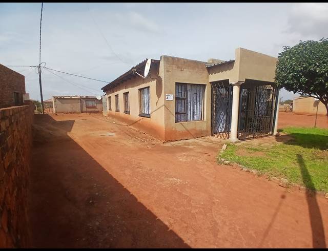 3 BEDROOM HOUSE FOR SALE IN SEBOKENG CENTRAL